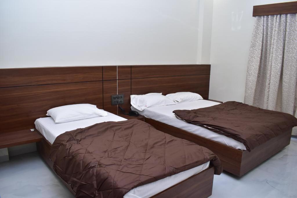Hotel Sai Sandesh Shirdi Buitenkant foto