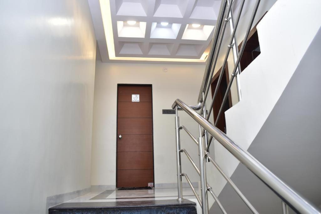 Hotel Sai Sandesh Shirdi Buitenkant foto